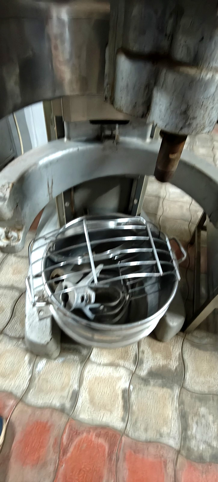 HOBART LEGACY HL600 60Qt dough mixer 1STD WITH ATTACHMENT ( CHECK DISCRIPTION)