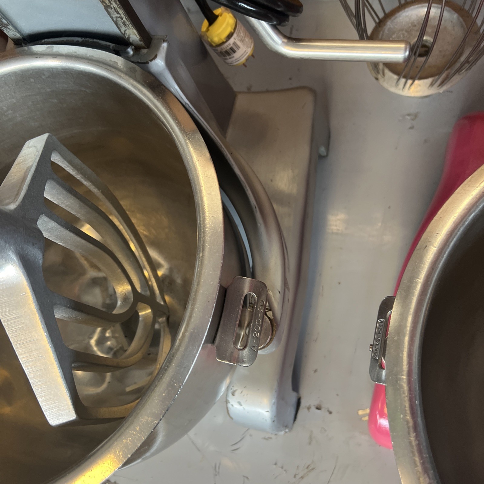 HOBART A 200 20 QT Mixer Includes Bowl & Pattle Hook & Whip 115V NICE SHAPE!
