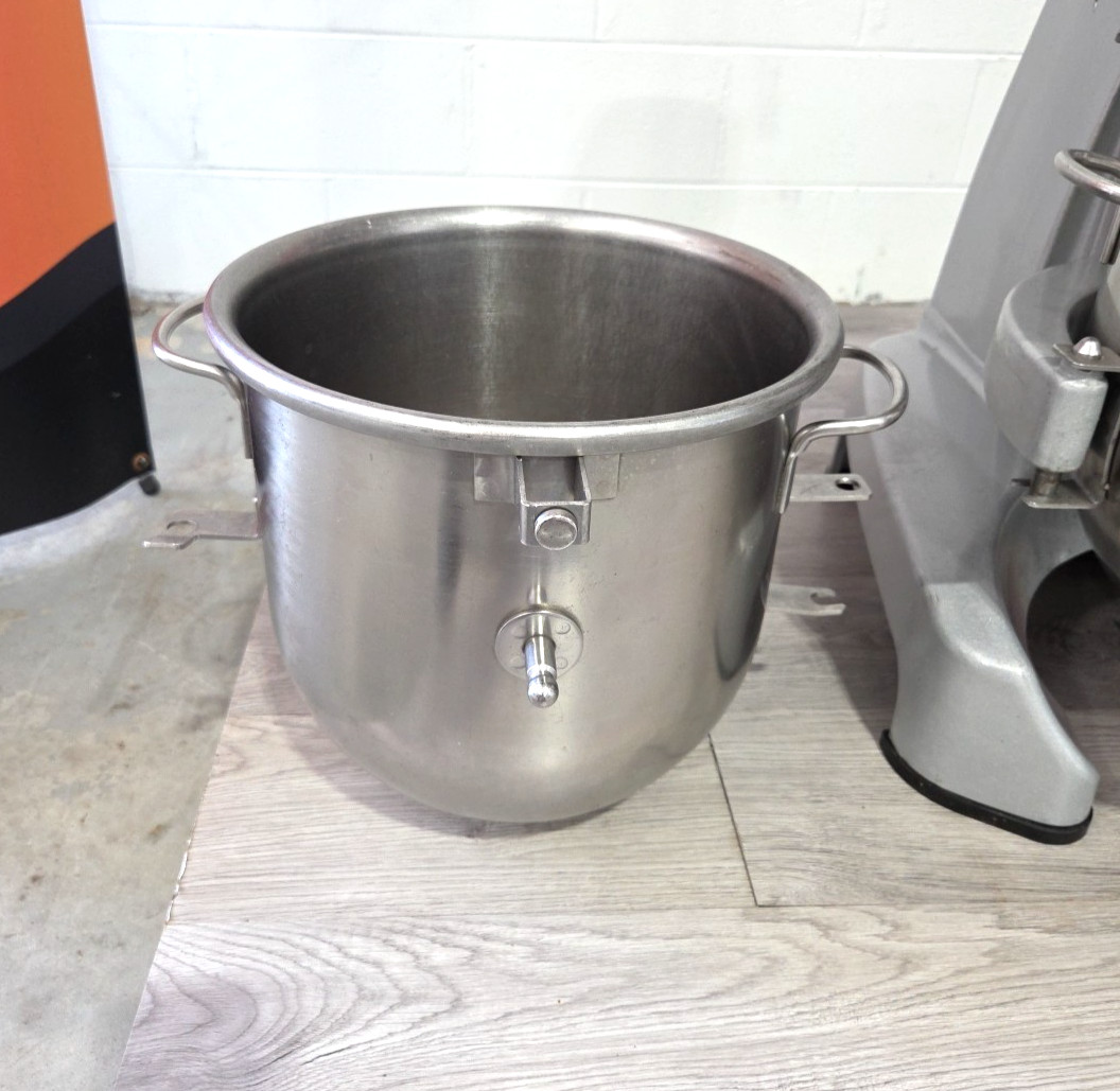 HOBART HL200 20 Quart Mixer With HOOK+2 BOWLS – 1/2 HP – Watch Running Video!