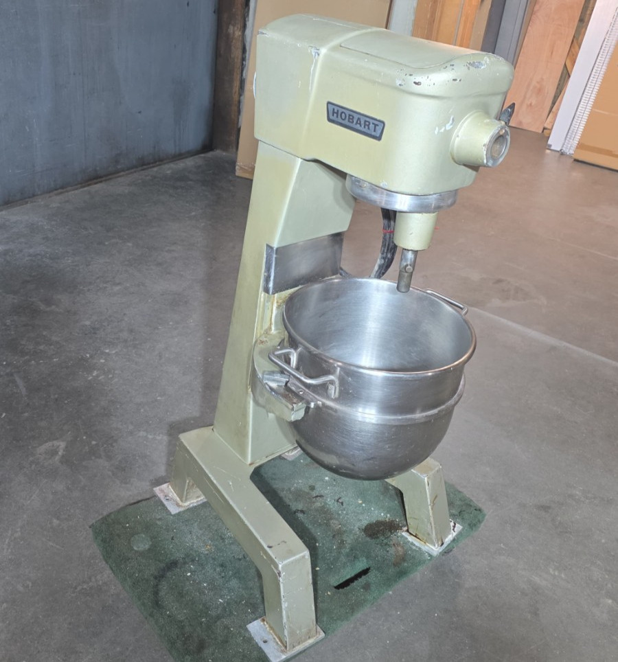 Refurbished Hobart 30 Quart Mixer D300, Used Great Condition WATCH VID!