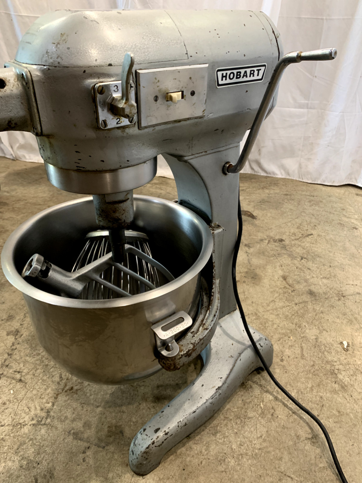 Hobart A-200 20 Quart Mixer With Bowl, Paddle & Whisk S8147