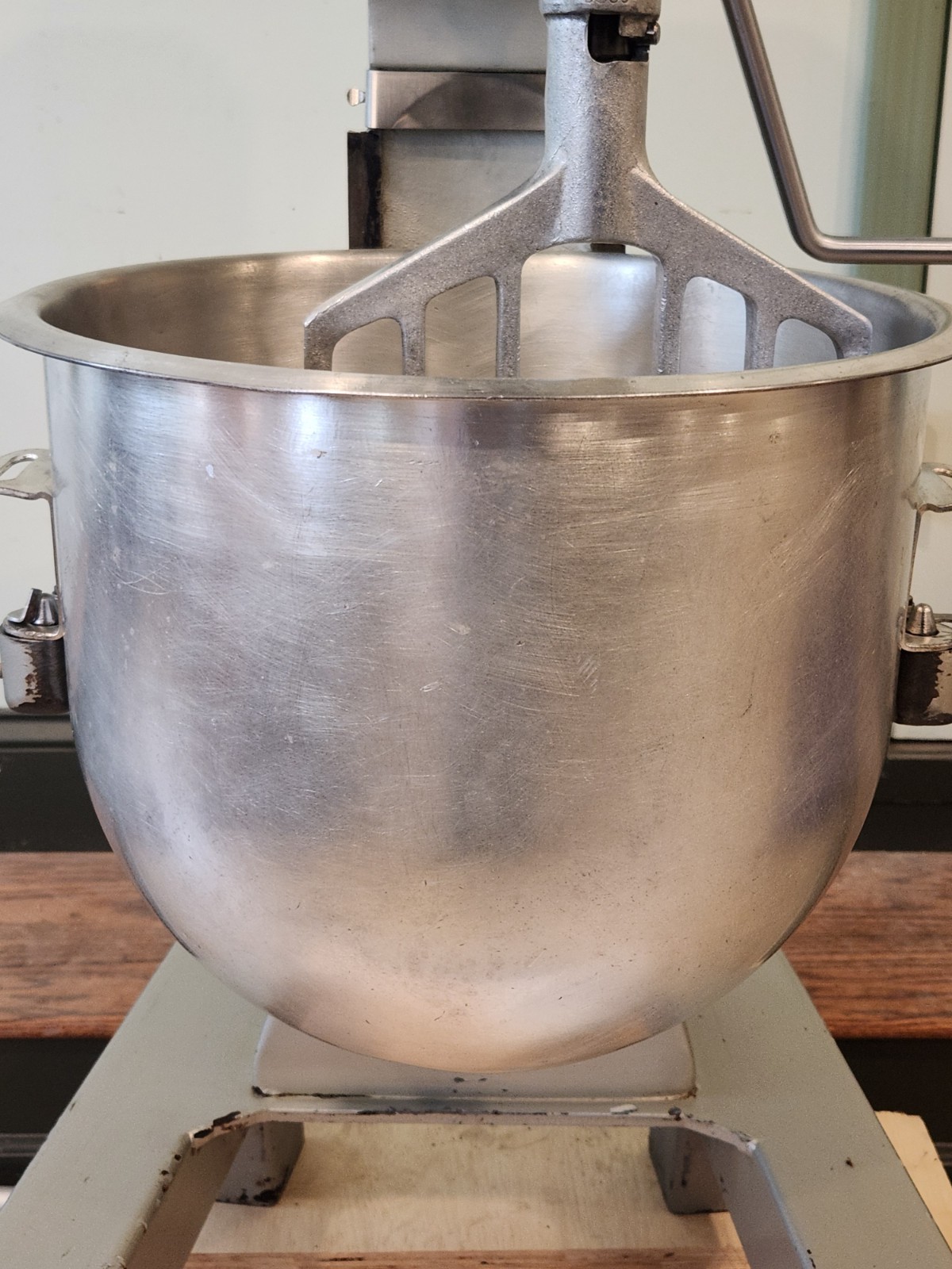 Hobart Classic A-200FT, 20 Quart Floor Mixer, Bowl, Beater & Timer – REFURBISHED