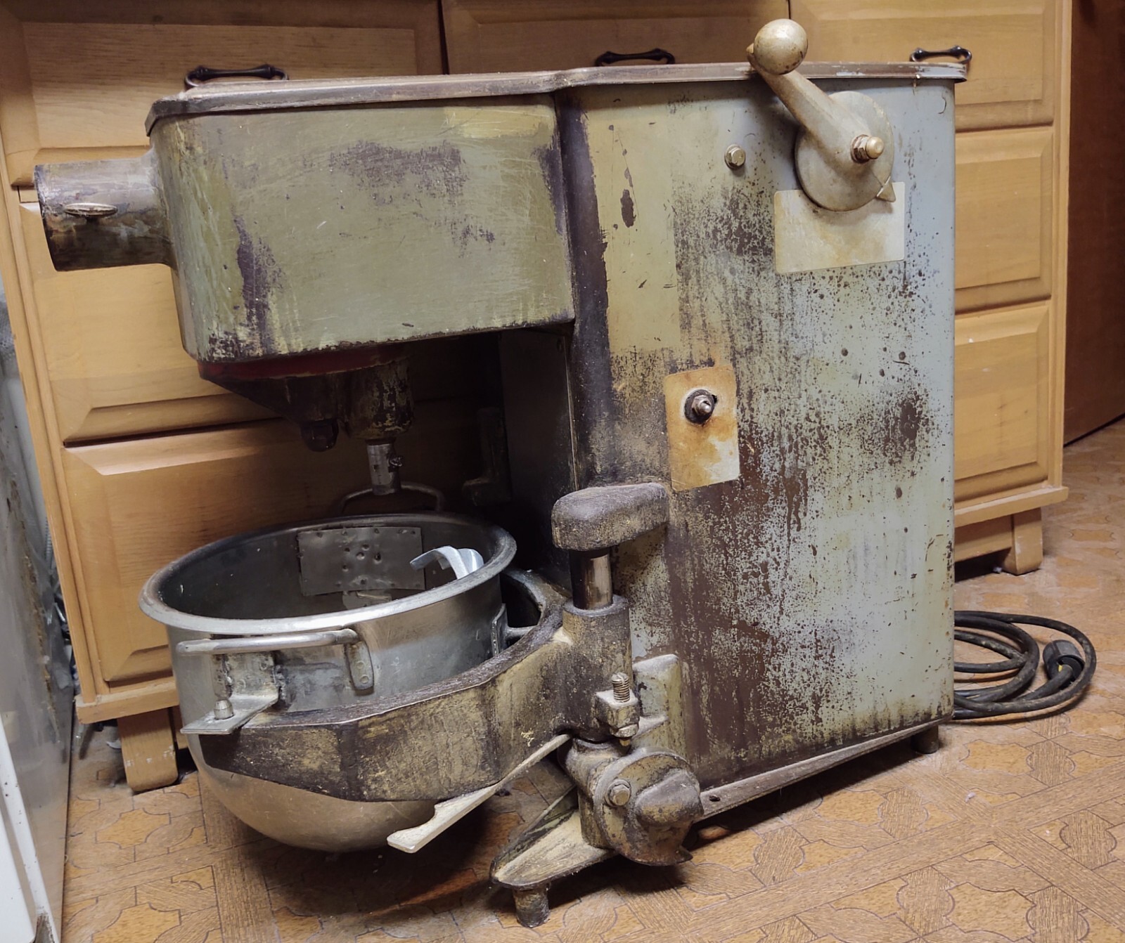 VINTAGE UNIVEX C-7H-M 20 QT MIXER w/ BOWL & 2 HOOKS