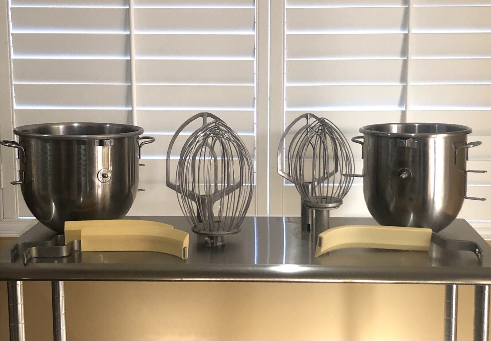 HOBART HL 200 Plus 20Qt And 12 Qt Bowls And All Accessories