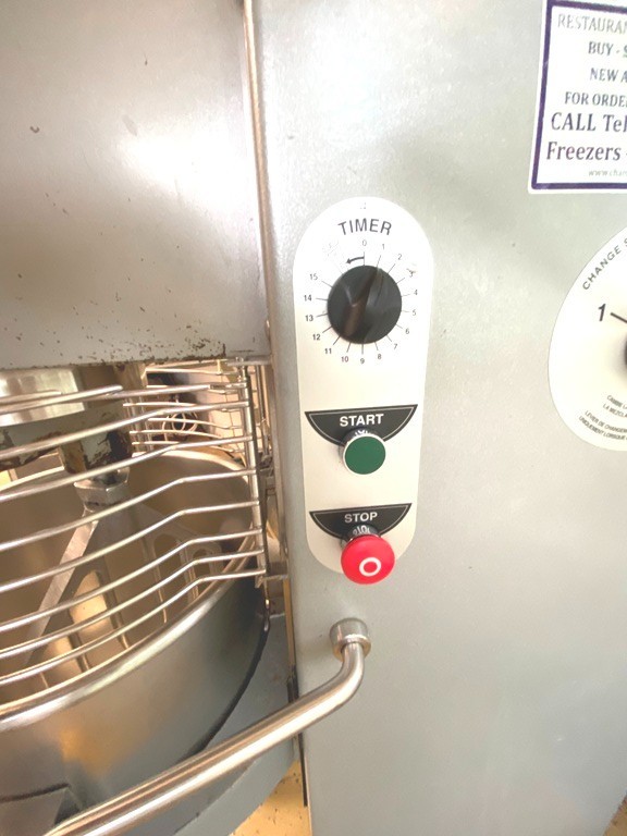 Mixers/ 30 Qts. UNIVEX Model SRM30 / 30 qt/ 4 Attachments / 4 Speed 115V