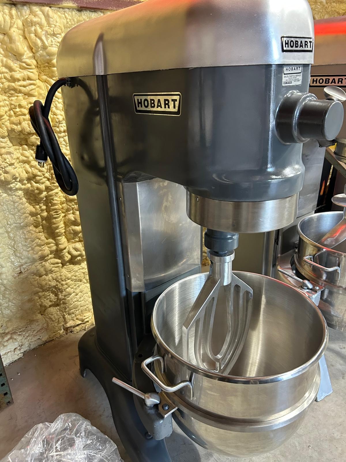 HOBART DOUGH MIXER H-600 60 QTZ { 115 VOLTS } SINGLE PH