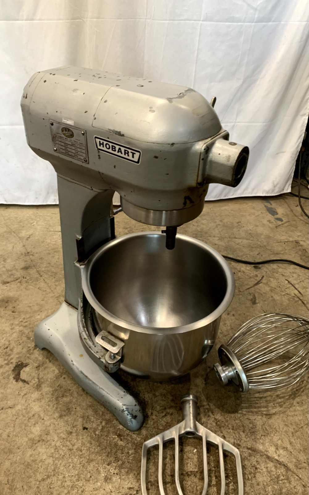 Hobart A-200 20 Quart Mixer With Bowl, Paddle & Whisk S8147