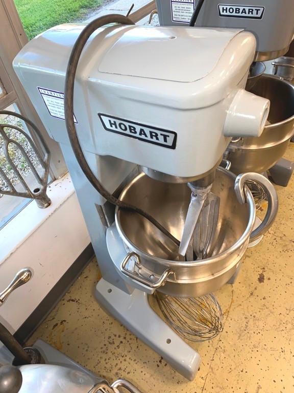 Mixers/ 30 Qt Hobart D-300 T /Planetary Mixer Floor Model /220V-3F-10A / 1/2 HP