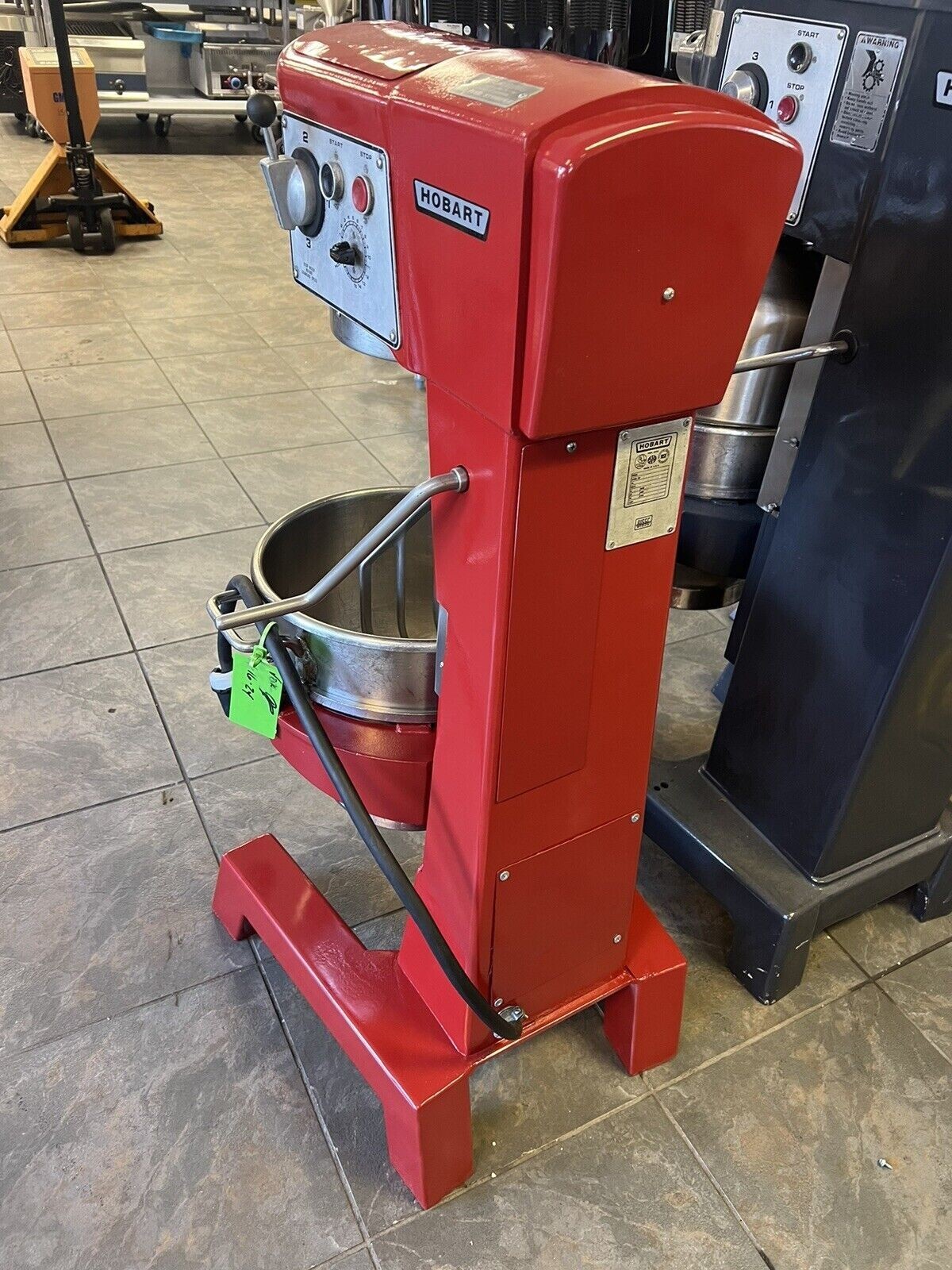 Hobart D300 30 Qt Mixer w/ Bowl, Paddle, & Hook 208v 3phase BEAUTIFUL SHAPE!