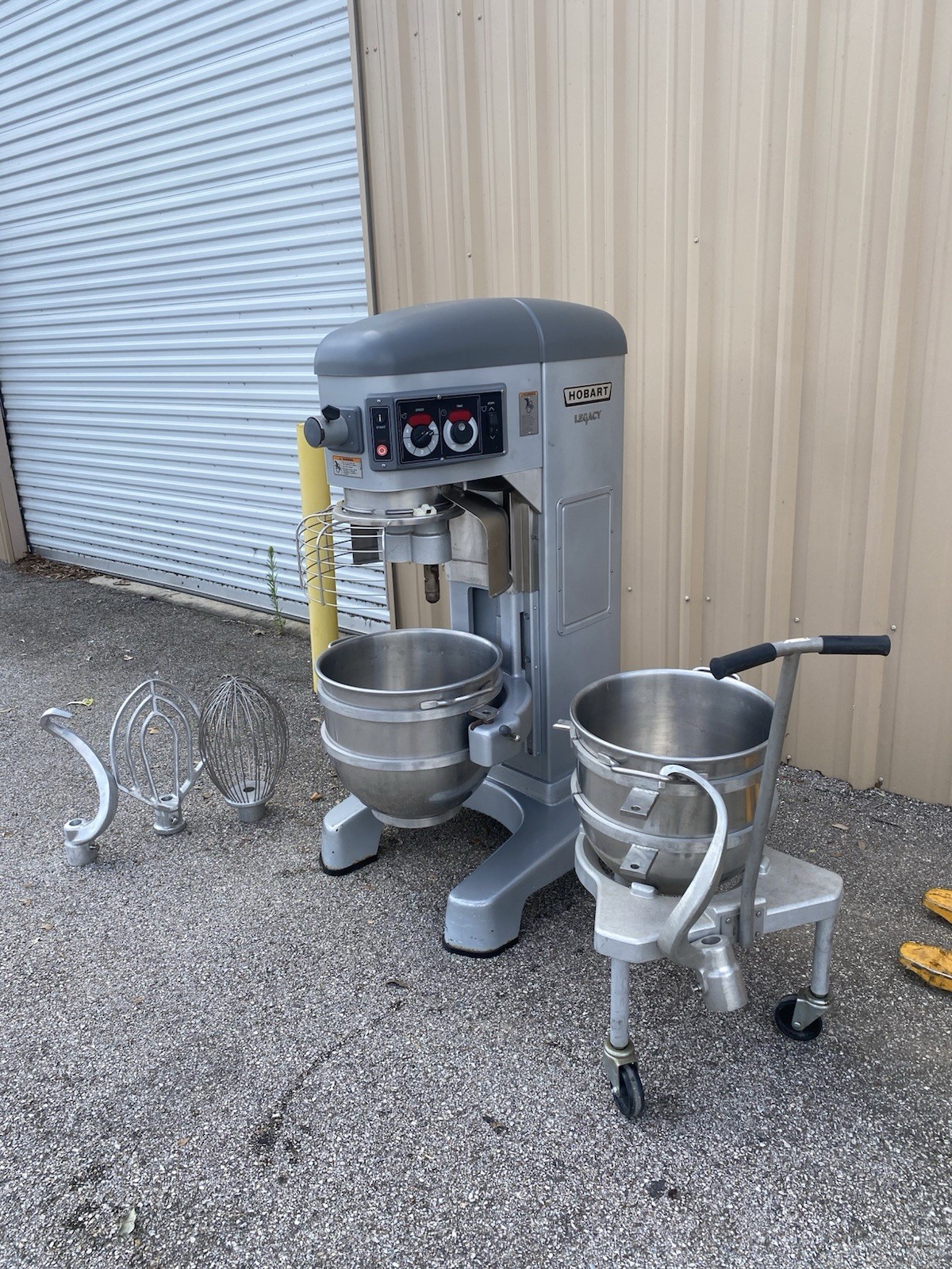 Hobart Legacy HL600 60 QT. Mixer 1 or 3 phase, 200-240V READ DESCRIPTION