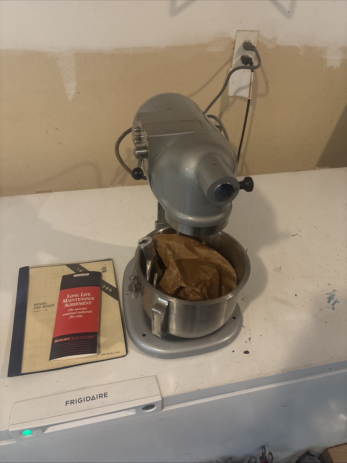 NOS….. Hobart N50 5 Qt Countertop Mixer w/ Bowl and Accessories