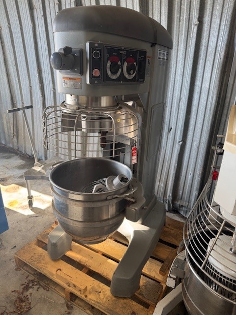 Hobart Legacy 60qt Mixer HL600 3ph 380-460V W/Dolly/Bowl/Whip/Hook