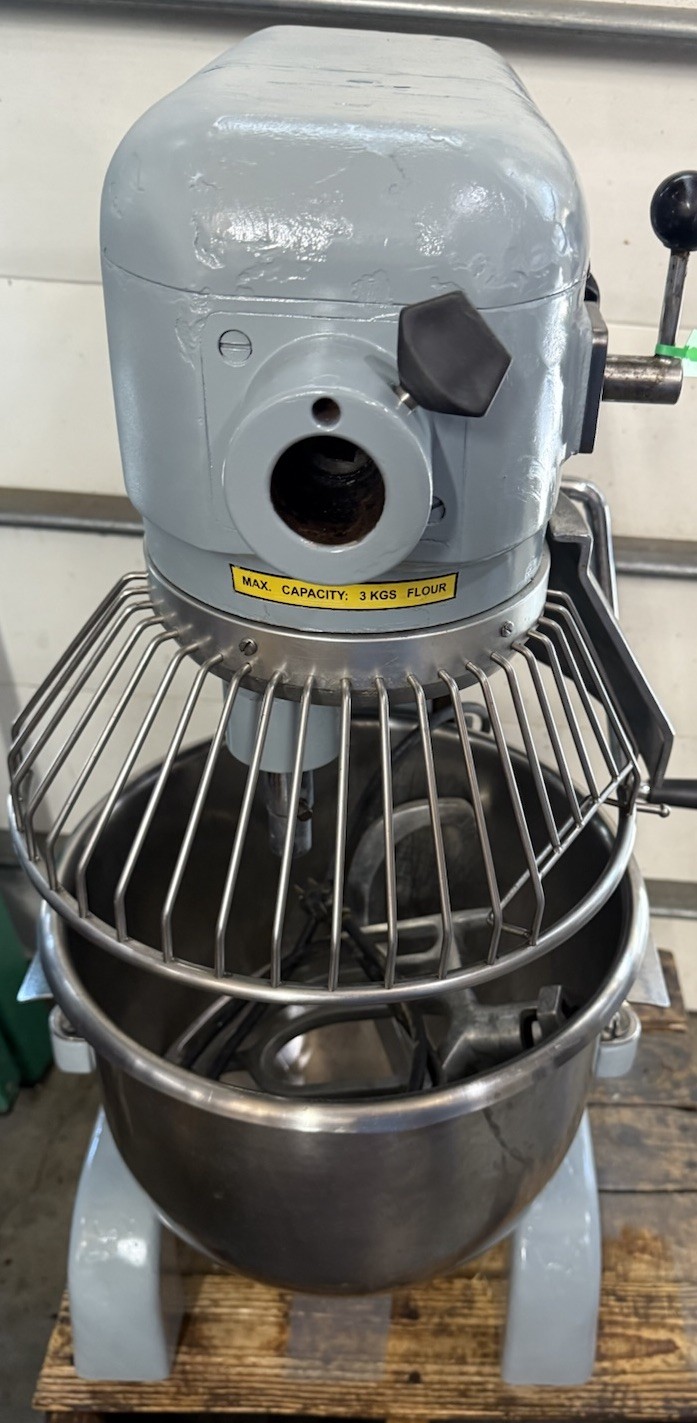 THUNDERBIRD ARM-02 20-QUART HEAVY DUTY MIXER. WITH BOWI, BEATER & DOUGH HOOK