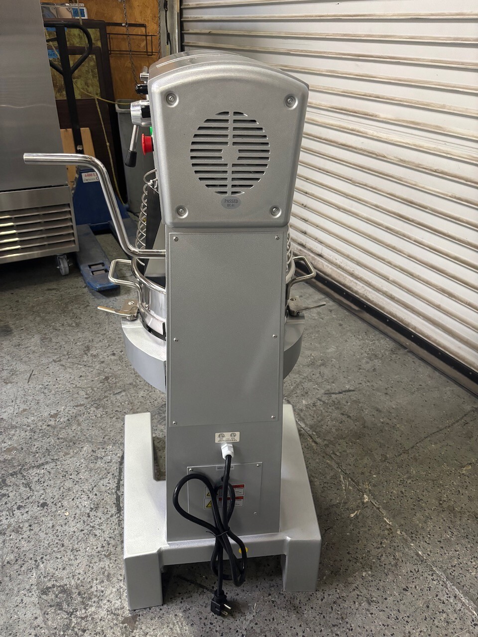 30 Quart Mixer UNIWORLD UPM-30ET w/ Accessories & Timer Qt Dough 2 HP 115V 3842