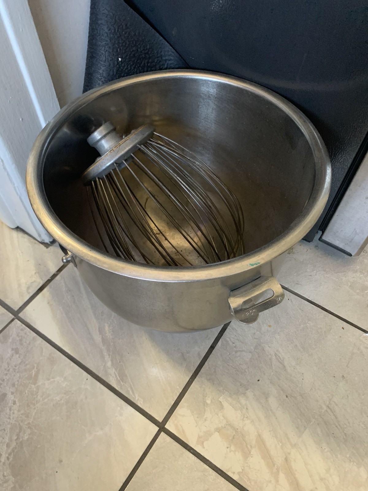 Hobart A200 20 Qt. Countertop Planetary Mixer w/Bowl & Whisk Good Condition.