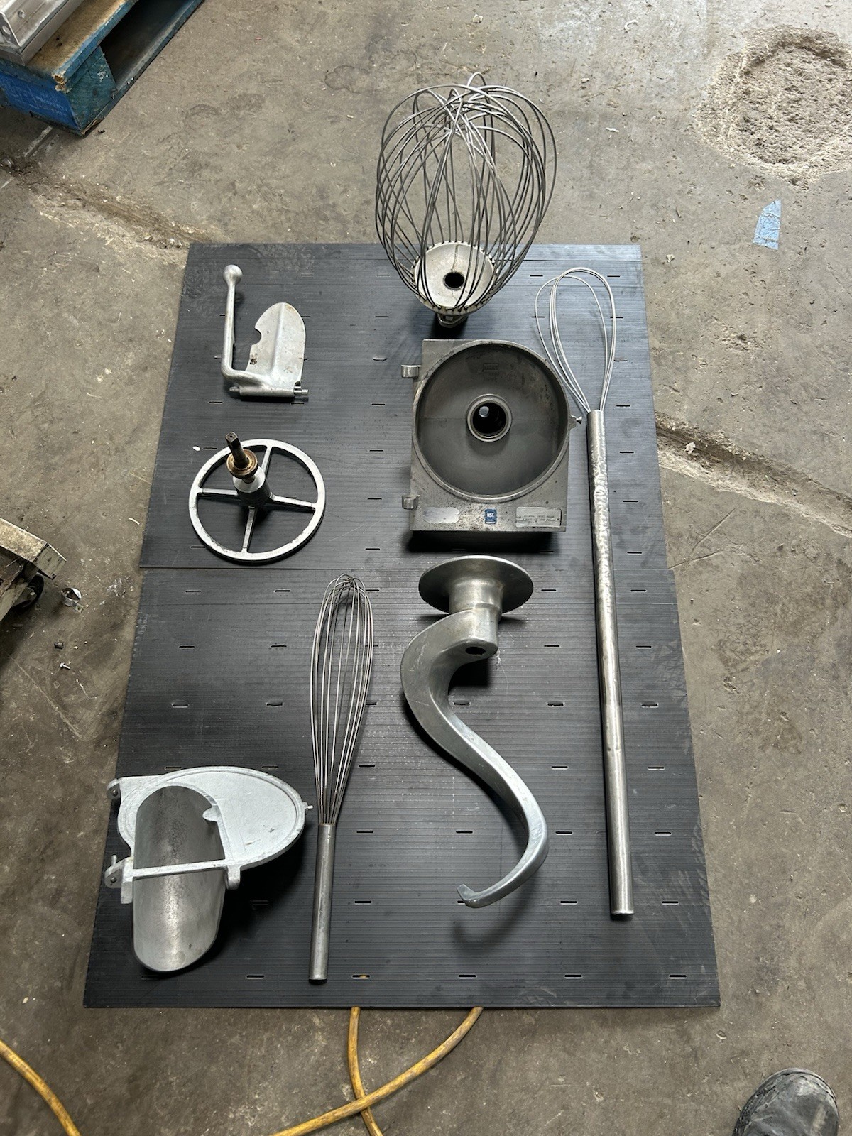 Hobart P660 60 QT Dough Bakery Pizza Mixer Three Phase w/ Standard Accessories