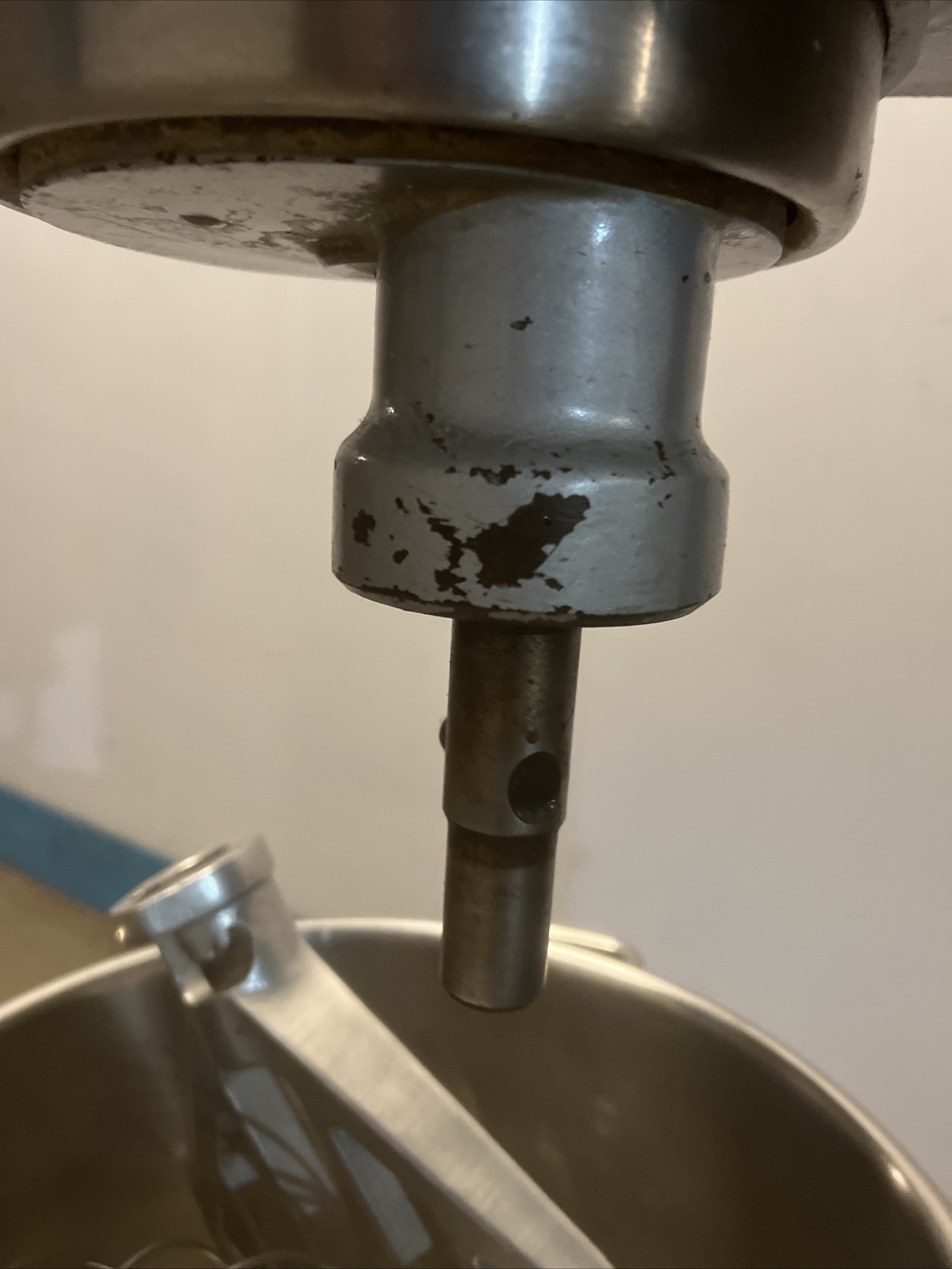 Hobart D330- 30-quart Mixer w/ Bowl Whisk, 2 Hooks & Paddle – 208v 3 Phase-Used