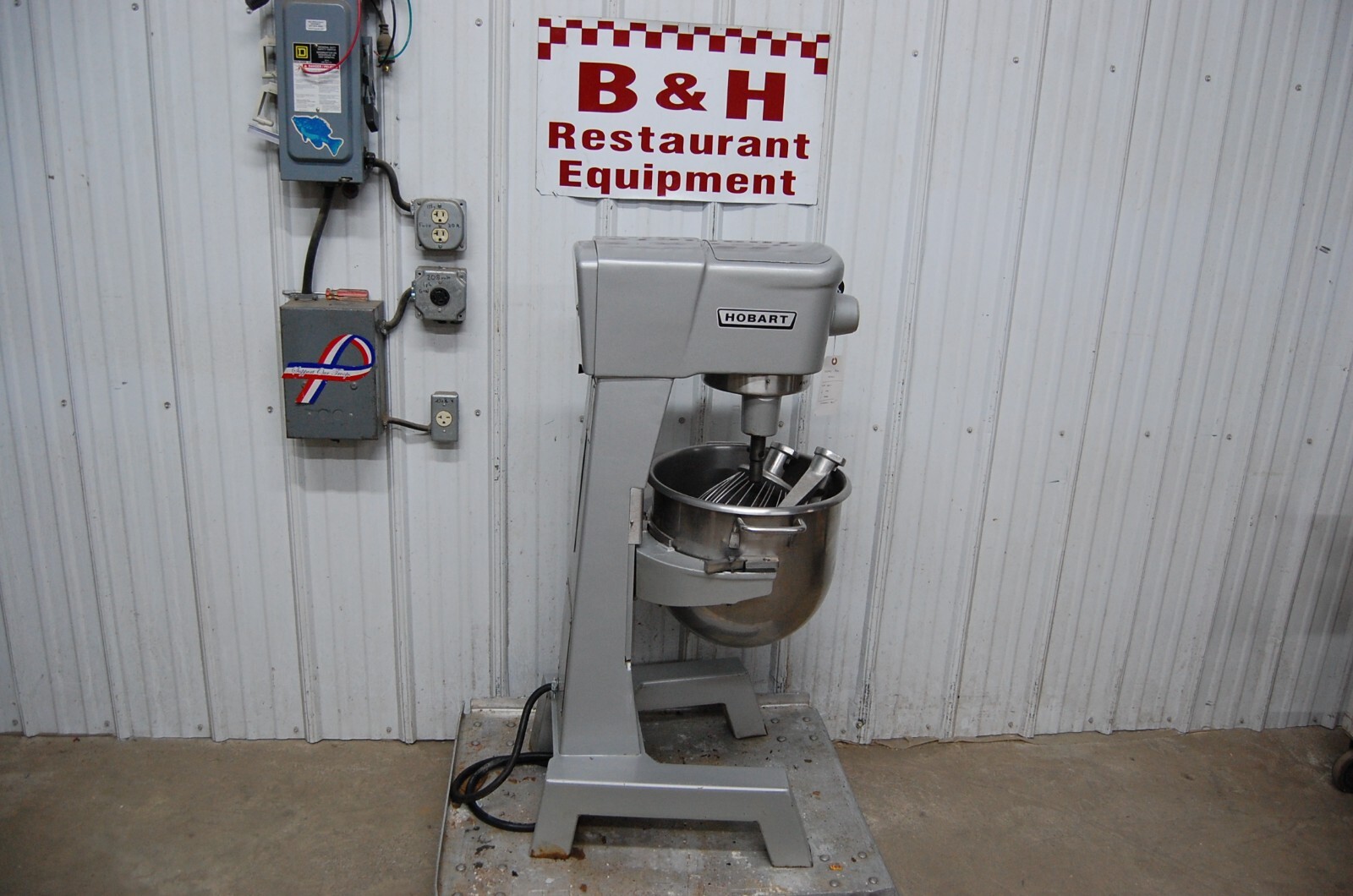 Hobart D-300T 30 Qt Bakery Dough Mixer w/ Bowl, Flat Beater, Wire Whisk