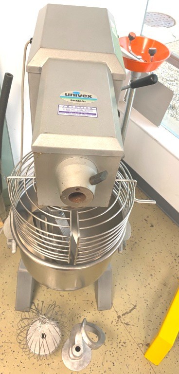 Mixers/ 30 Qts. UNIVEX Model SRM30 / 30 qt/ 4 Attachments / 4 Speed 115V