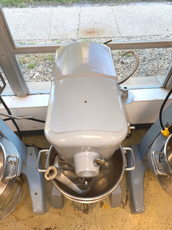 Mixers/ 30 Qt Hobart D-300 T /Planetary Mixer Floor Model /208-220V-3F-2.A