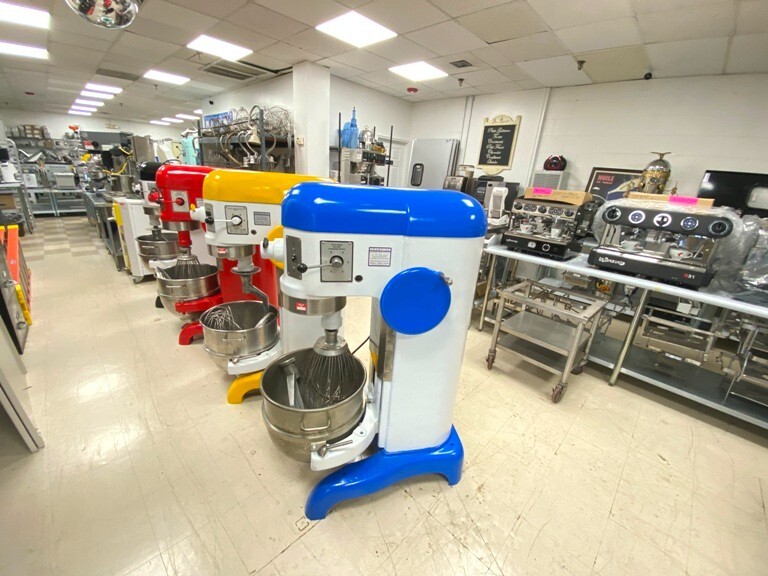 Mixers/ 30 Qts. UNIVEX Model SRM30 / 30 qt/ 4 Attachments / 4 Speed 115V