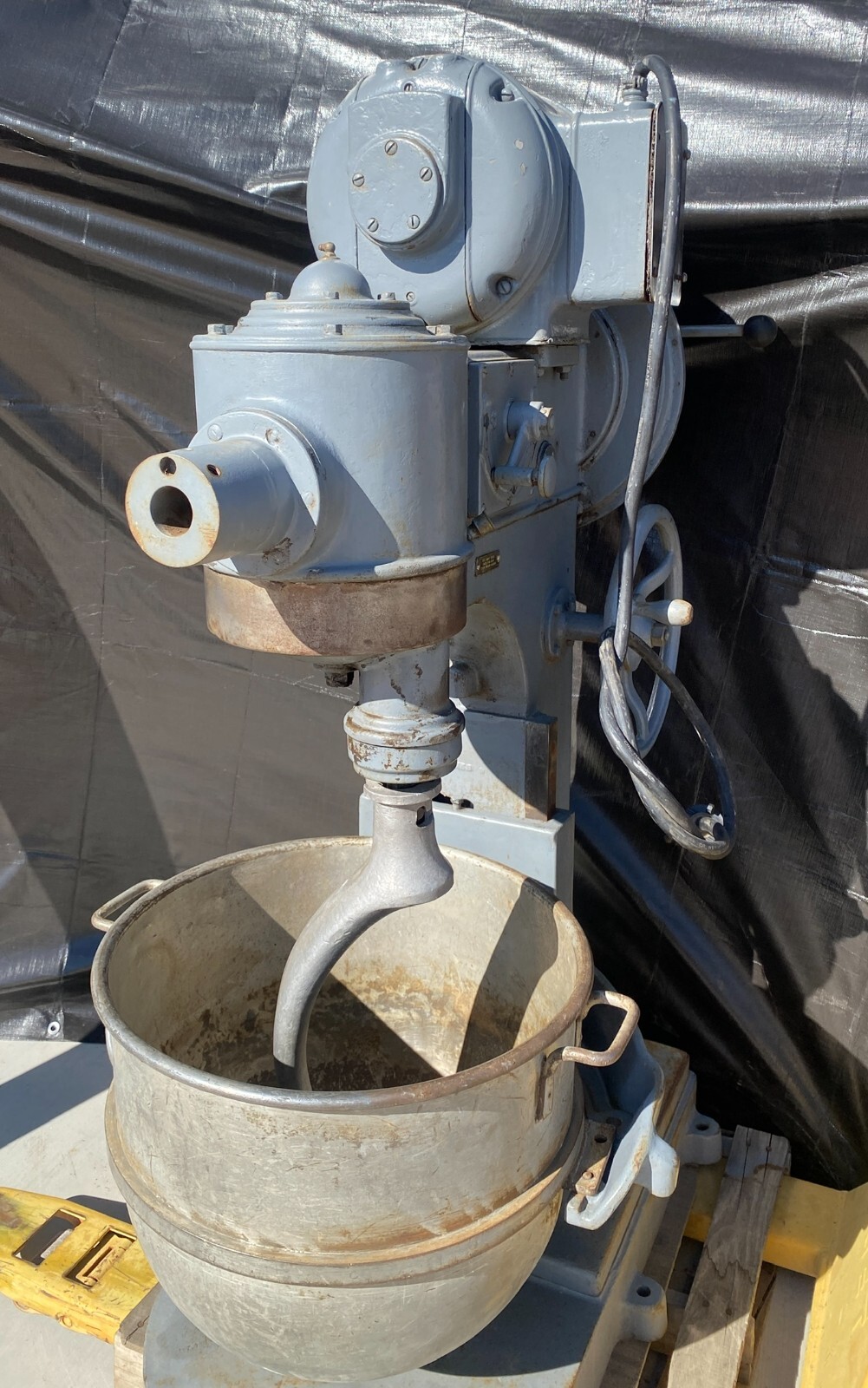 Hobart M800 Floor Mixer 2HP 1PH Spiral Dough Hook 80 Qt Bowl 60″H X 30″W x 42″D
