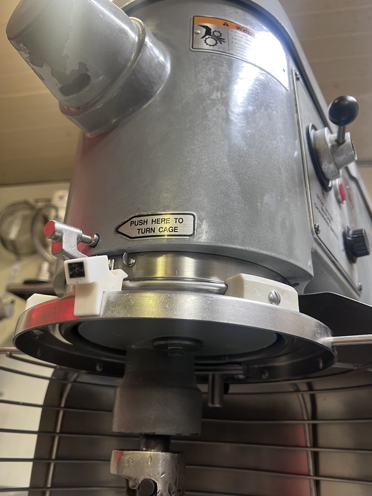 Hobart D340 40 Qt Mixer With 40 Qt SS Bowl & Heavy Duty SS Hook 1.5 HP 3 PH 220v