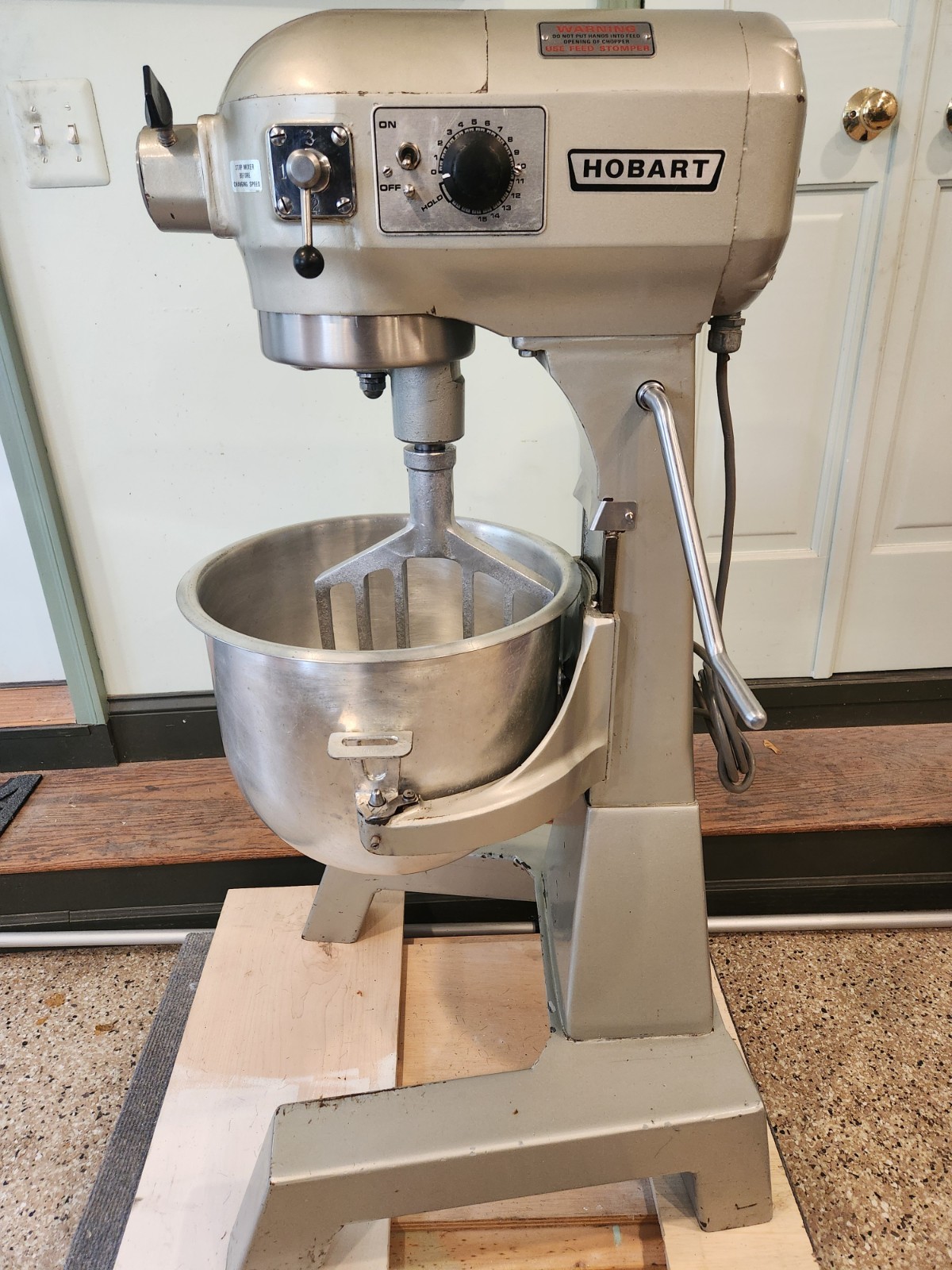Hobart Classic A-200FT, 20 Quart Floor Mixer, Bowl, Beater & Timer – REFURBISHED