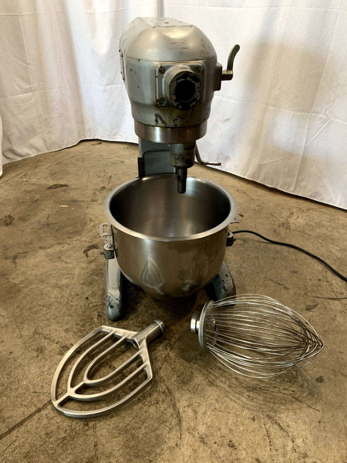Hobart A-200 20 Quart Mixer With Bowl, Paddle & Whisk S8147