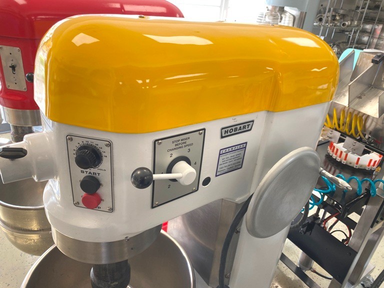 Mixers/ Hobart H-600 60 Qt Mixer w/ Attachments/ 1.1/2 HP Motor/ Yellow-White #2