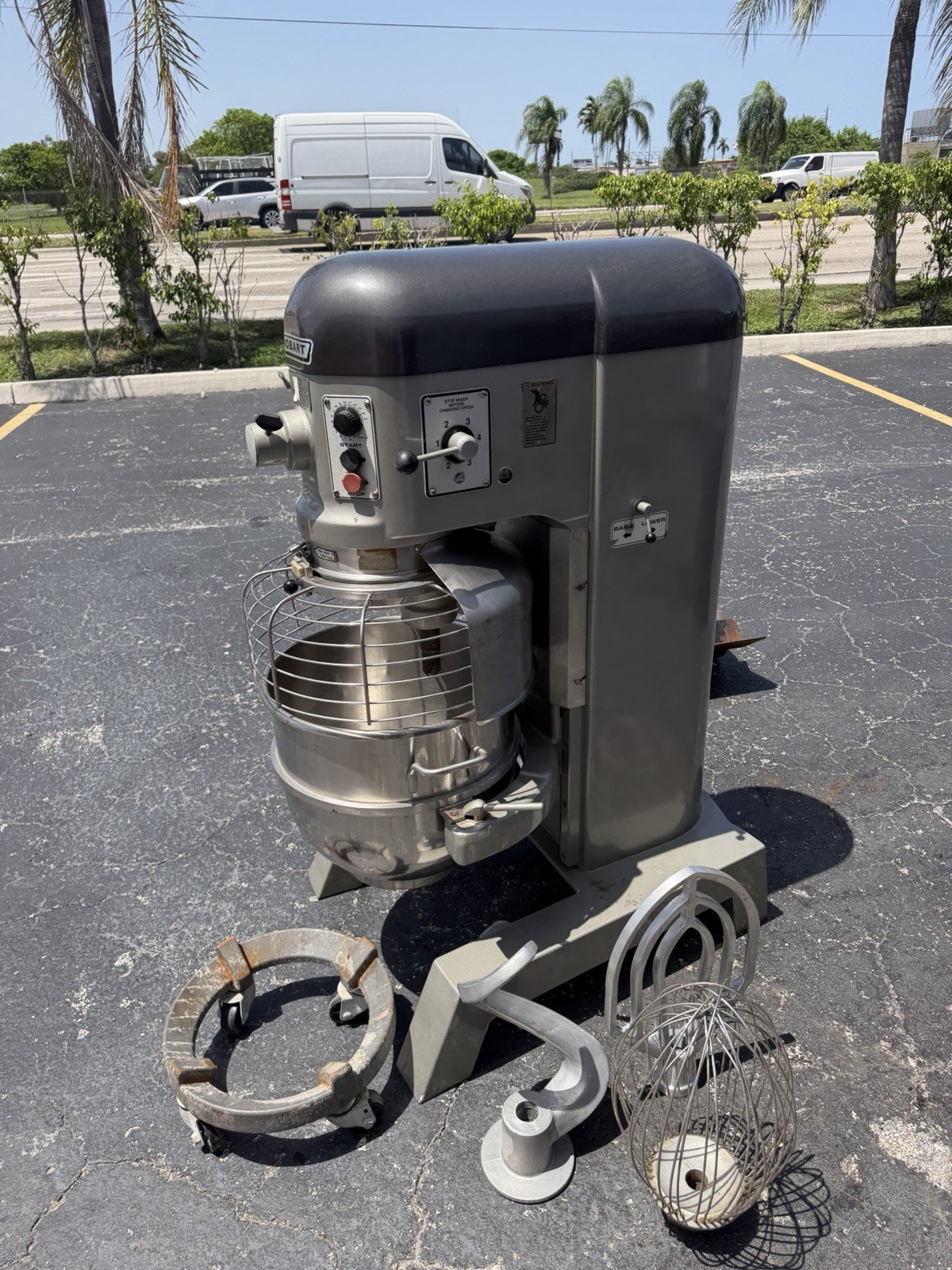 Hobart 60qt 2HP Dough mixer H600T Pizza Bakery Donut Shop Hydraulic bowl Lift