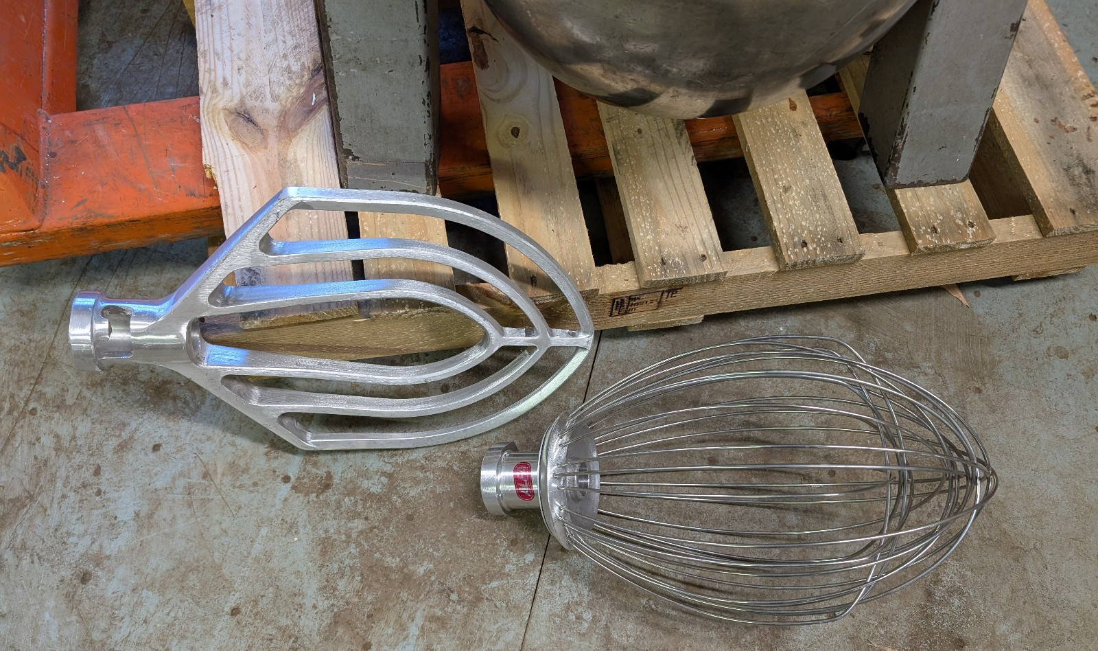 Hobart H600 60 Quart Commercial Planetary Mixer w/ Bowl, Whisk, Paddle & Hook
