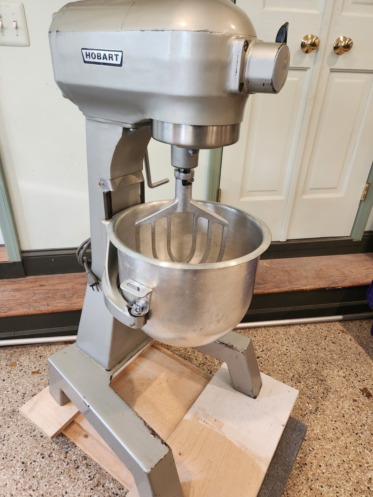 Hobart Classic A-200FT, 20 Quart Floor Mixer, Bowl, Beater & Timer – REFURBISHED