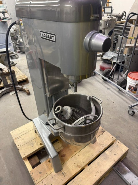 Hobart D330- 30-quart Mixer w/ SS Bowl Whisk, Hook & Paddle – 208v 3 Phase