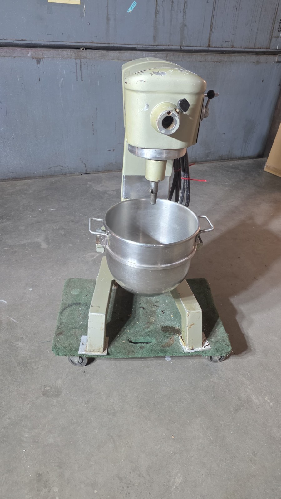Refurbished Hobart 30 Quart Mixer D300, Used Great Condition WATCH VID!
