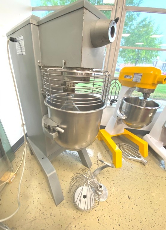 Mixers/ 30 Qts. UNIVEX Model SRM30 / 30 qt/ 4 Attachments / 4 Speed 115V