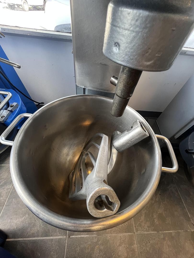 Hobart 30 Qt Commercial Planetary Mixer Dough Mixer w/ Bowl & Hook