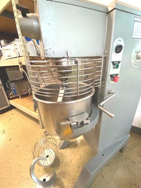 Mixers/ 30 Qts. UNIVEX Model SRM30 / 30 qt/ 4 Attachments / 4 Speed 115V