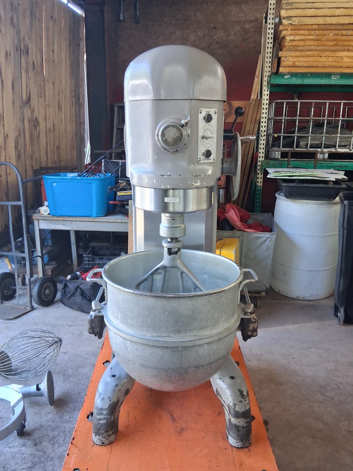 HOBART H600 T MIXER 60 QUART 3 PHASE 1 HP W/ ATTACHMENTS & DOLLY