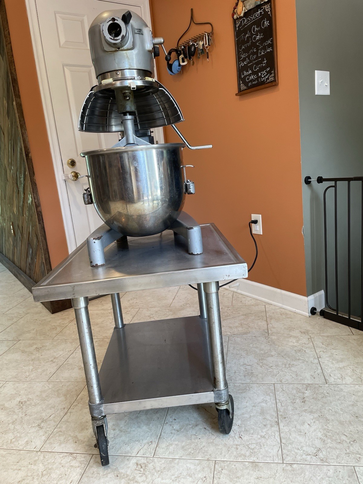 Hobart A200 20QT Commercial mixer 3 Spd w/ Bowl Guard, Bowl, Paddle, Whip & cart