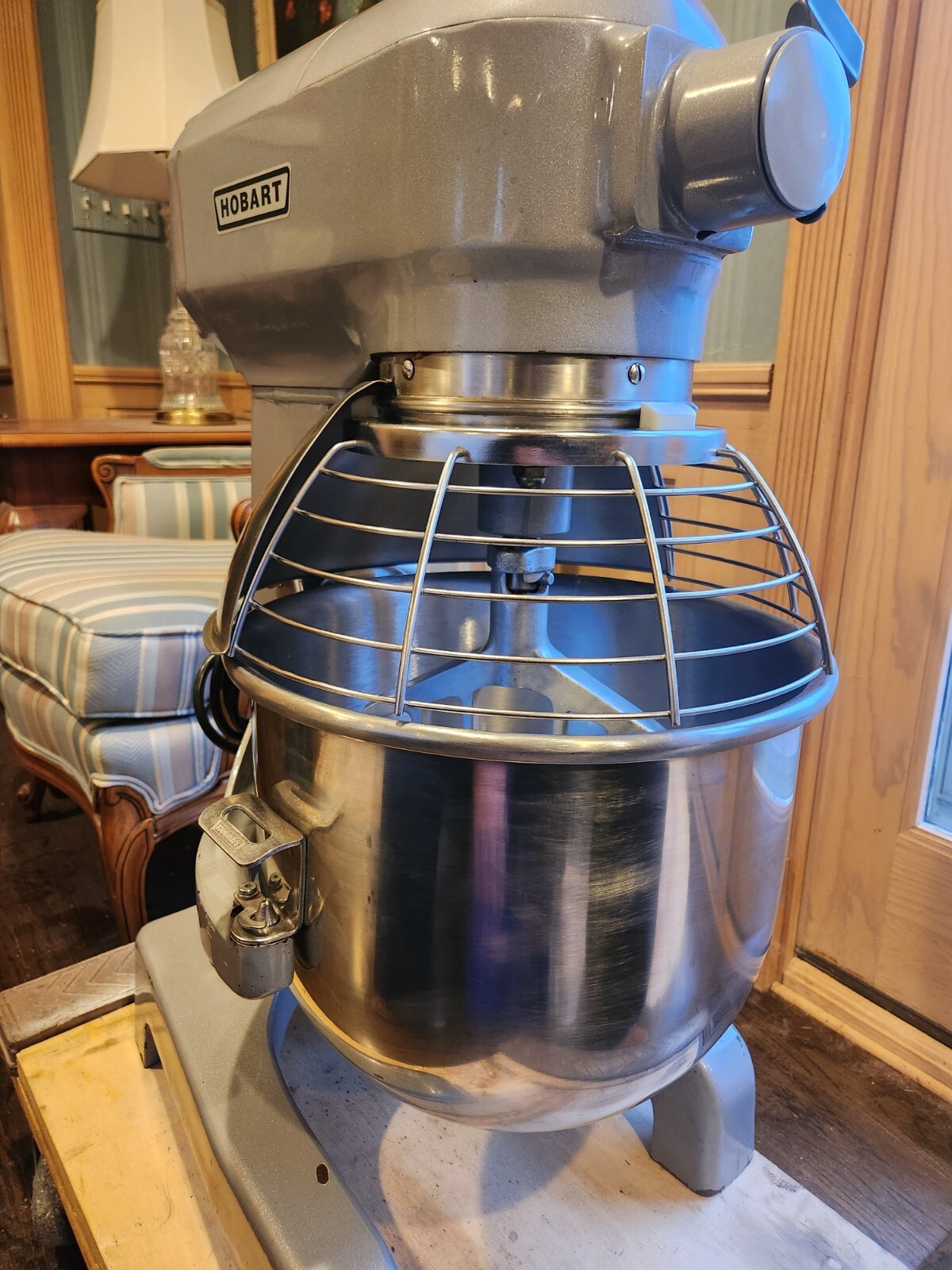 Hobart Classic A-200T, 20 Quart Mixer, Bowl, Beater & Safety Cage – REFURBISHED