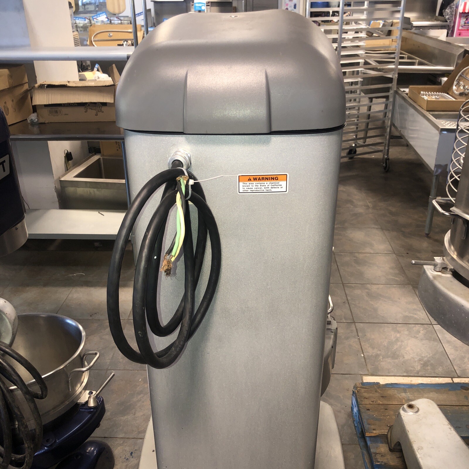 Hobart Legacy+ HL662-1STD 60 Qt. Planetary Floor Pizza Mixer with Guard 240v