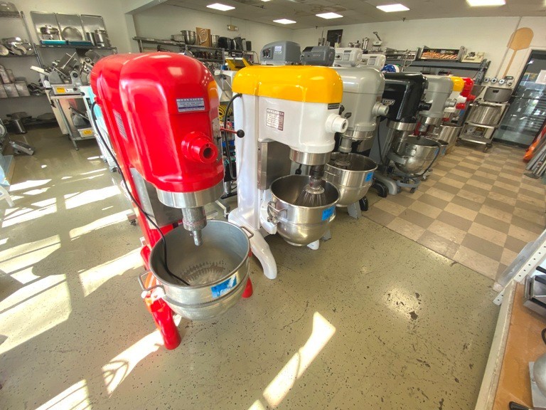 Mixers/ Hobart H-600 60 Qt Mixer w/ Attachments/ 1.1/2 HP Motor/ Yellow-White #2