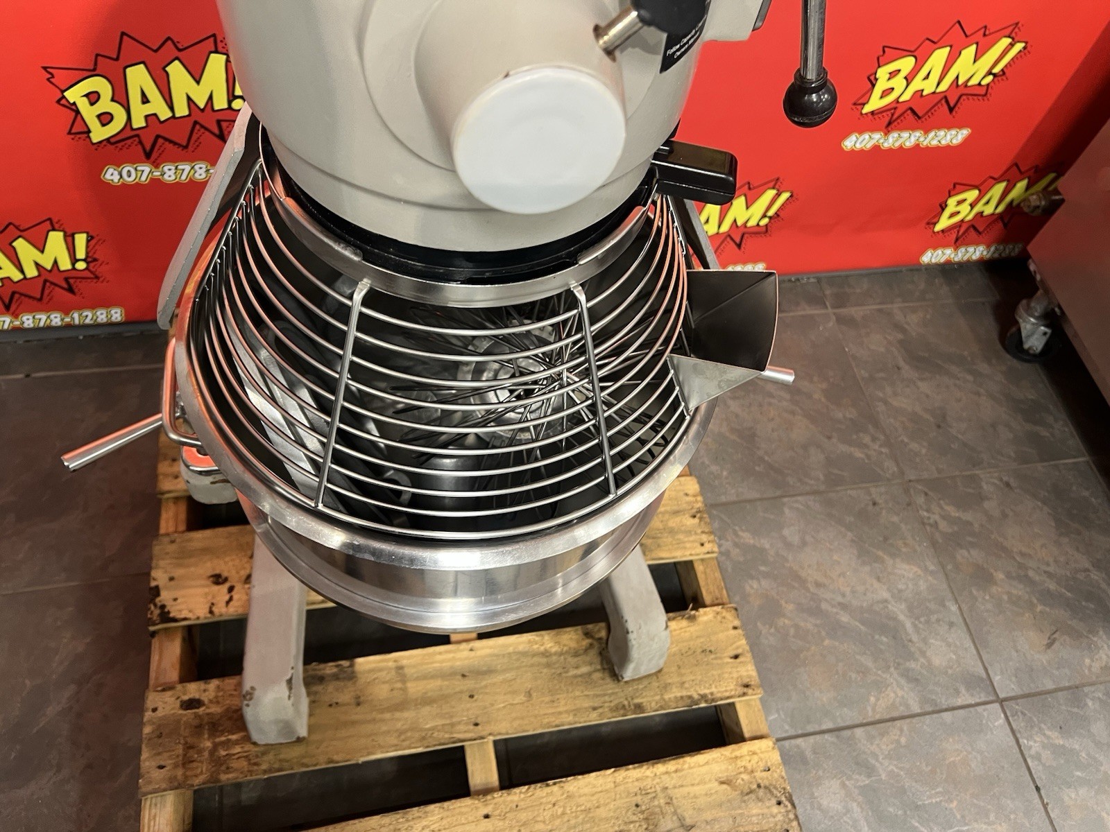 Globe SP30 30 Qt. Planetary Floor Mixer with Guard – 120V