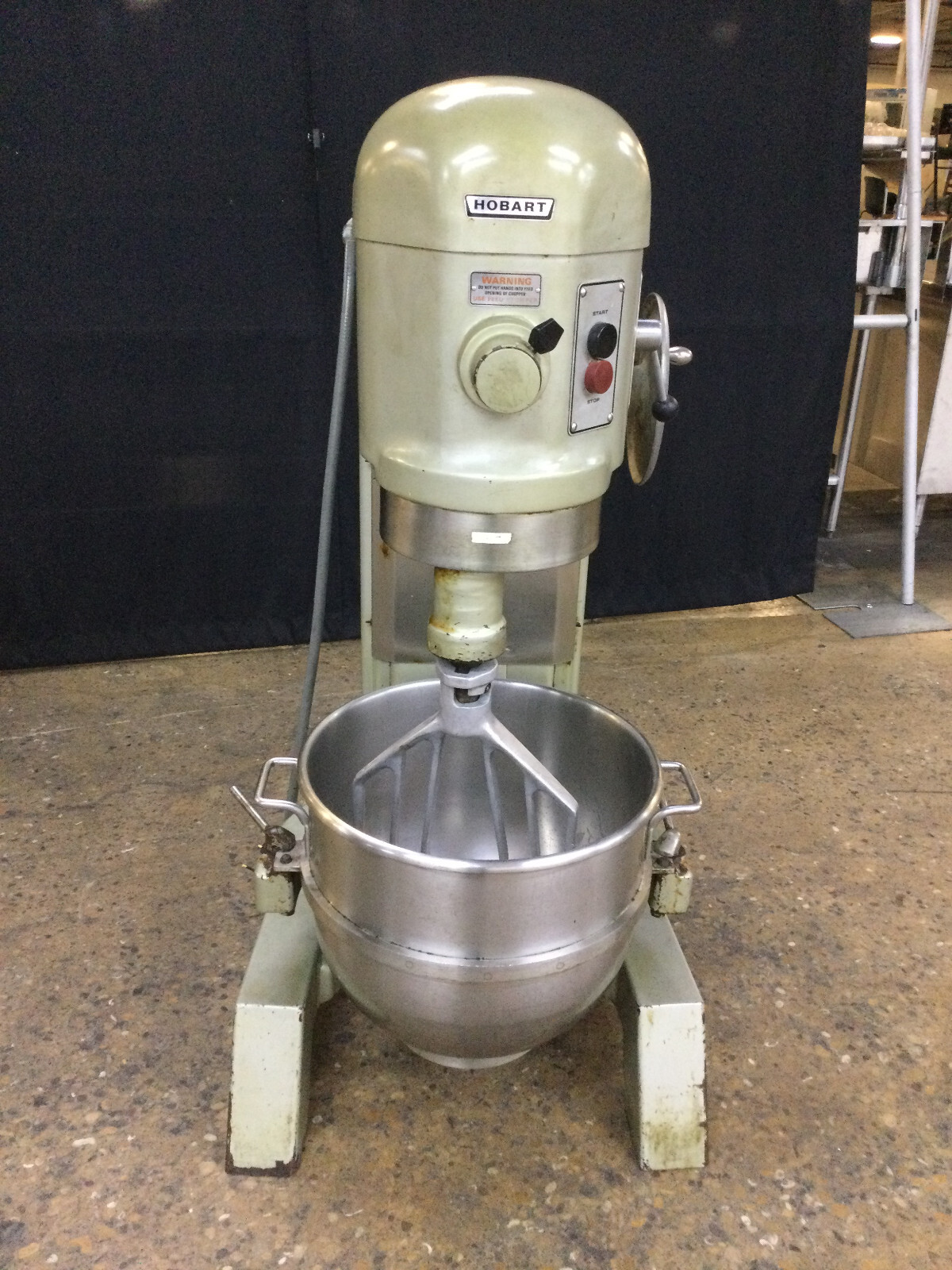 Hobart H-600, 60qt Dough Mixer With Bowl 1 Attachment