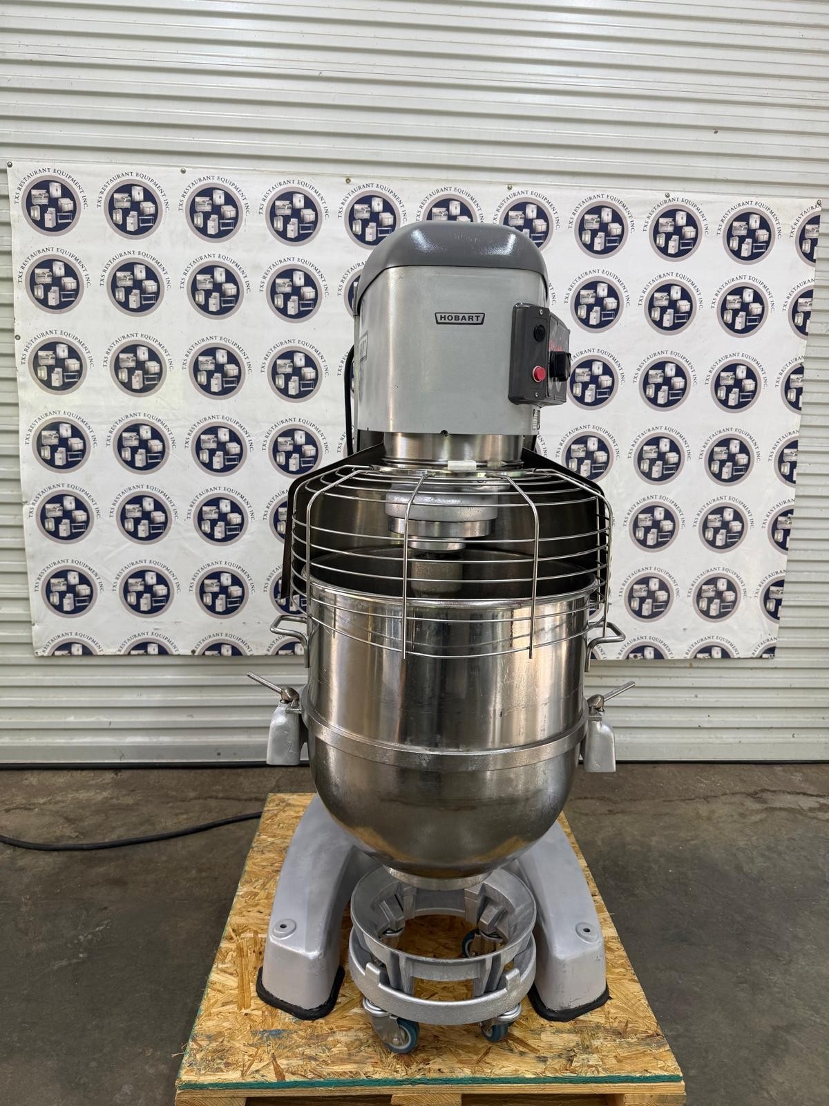 Hobart Legacy HL1400-N 140 Qt. Planetary Floor Mixer with Guard – 240V, 3 Phase,