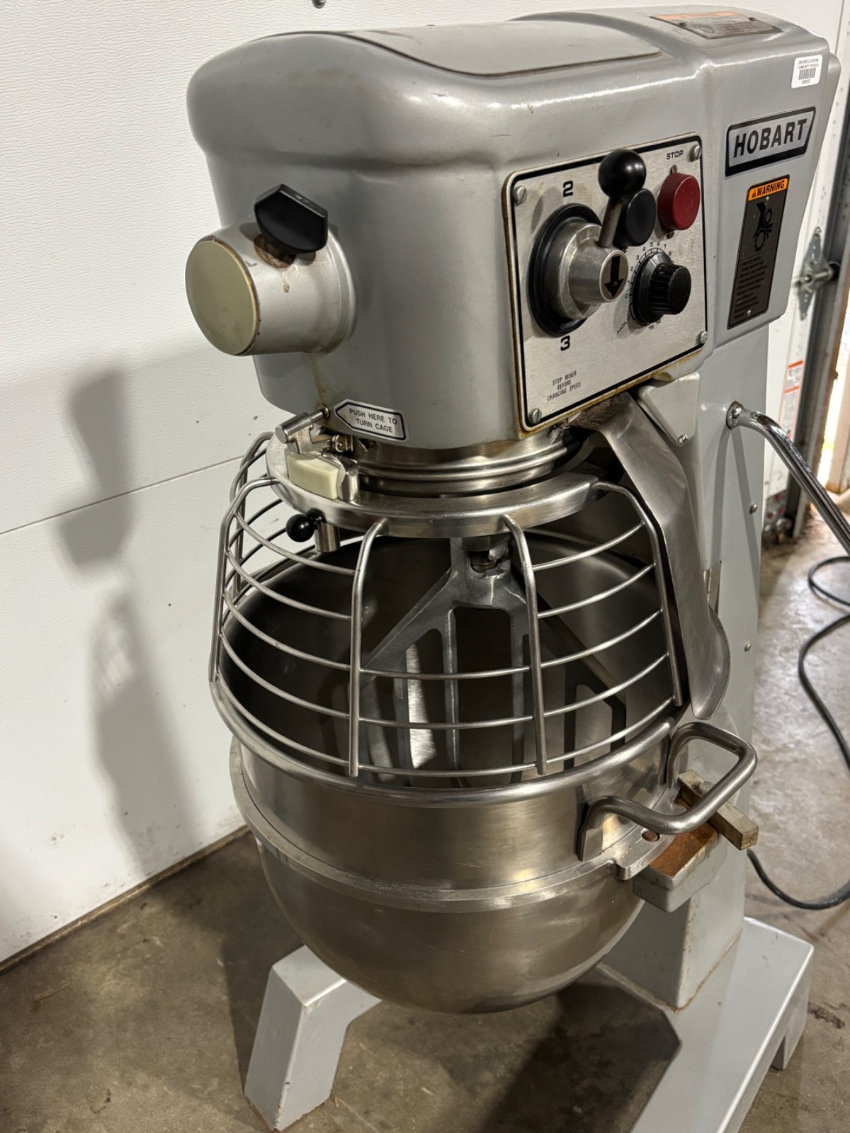 Hobart D300 D300T 30 Quart Mixer w/ Paddle 115 volt WORKS GREAT!