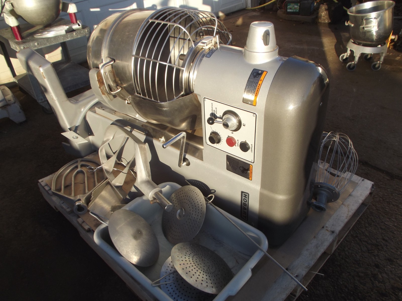 hobart mixer D-340 3 phase ( it needs to get gone)
