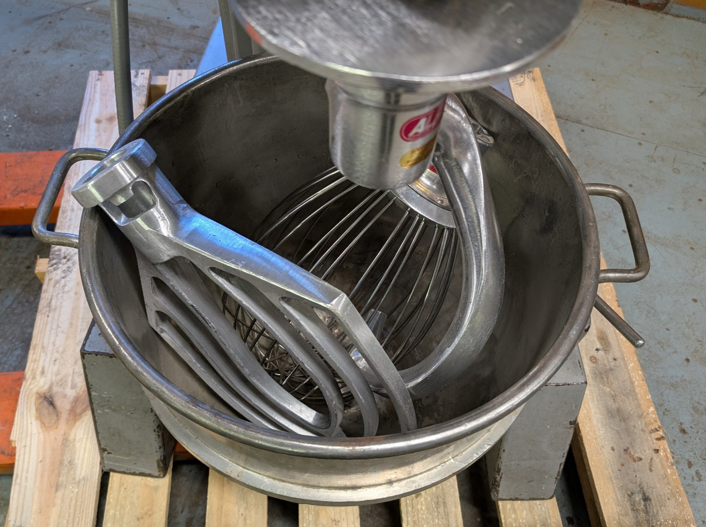 Hobart H600 60 Quart Commercial Planetary Mixer w/ Bowl, Whisk, Paddle & Hook