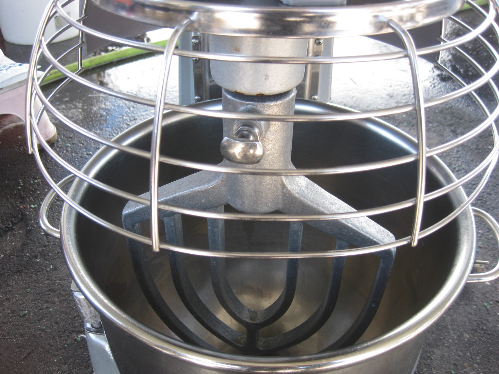 Hobart HL200 20 Qt Legacy Mixer, Bowl And 1 Attachments Included